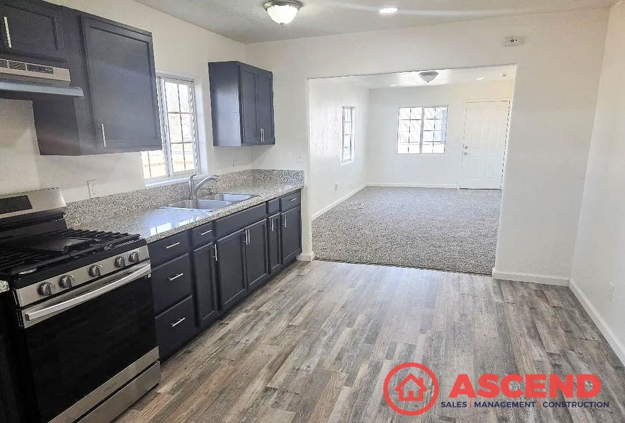 529 Main St - Photo 4 of 8