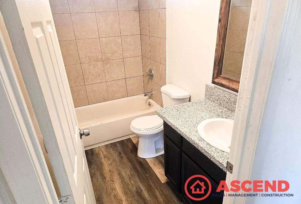 529 Main St - Photo 6 of 8