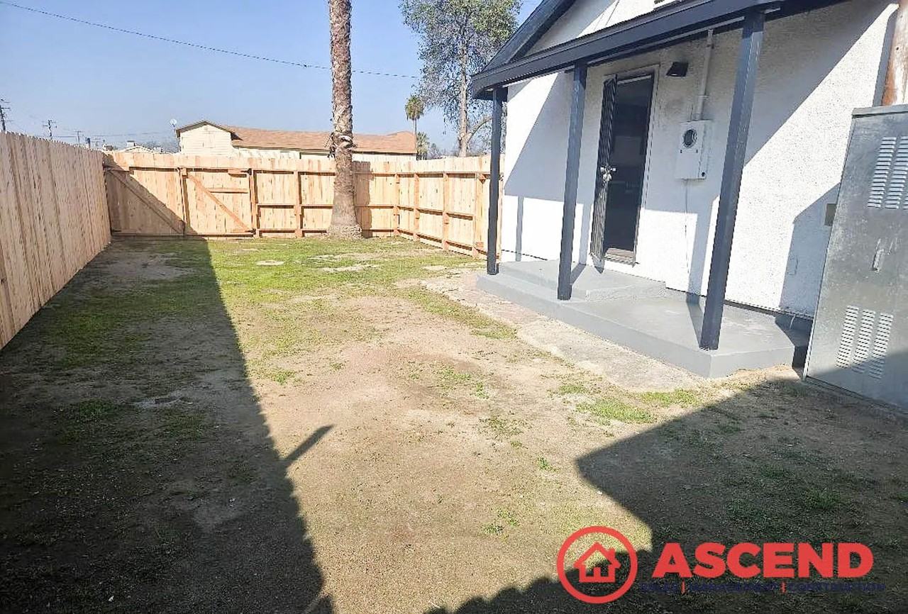 529 Main St - Photo 7 of 8