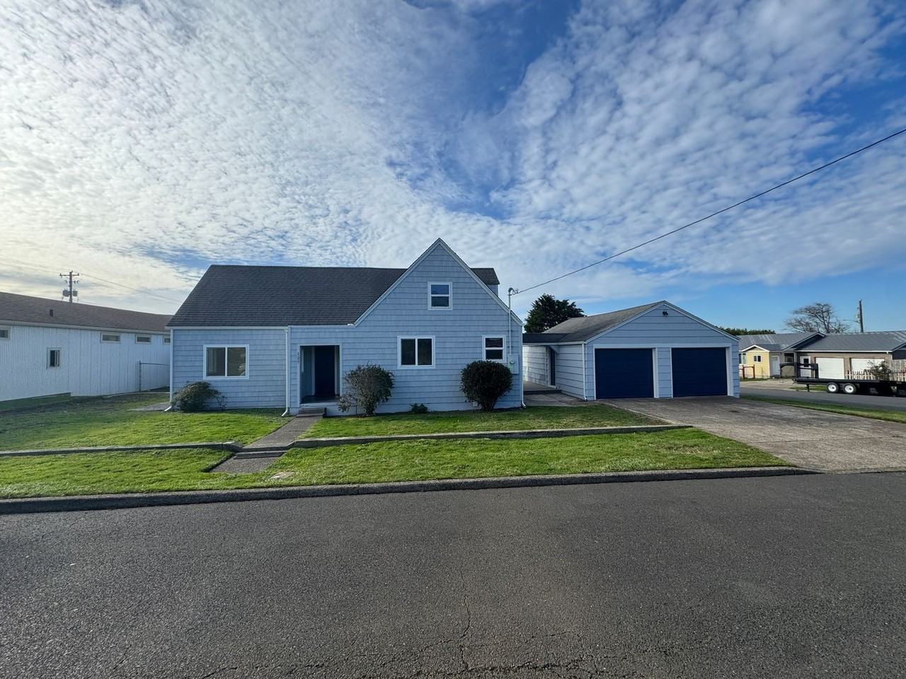 127 Ne Benton St - Photo 2 of 31