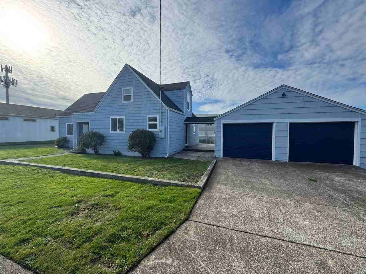 127 Ne Benton St - Photo 3 of 31