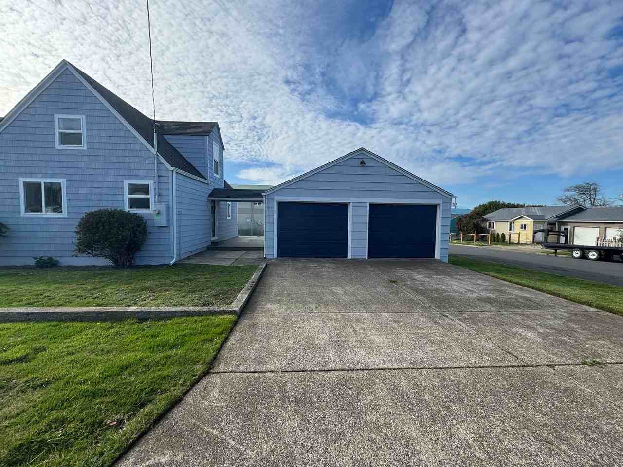 127 Ne Benton St - Photo 4 of 31