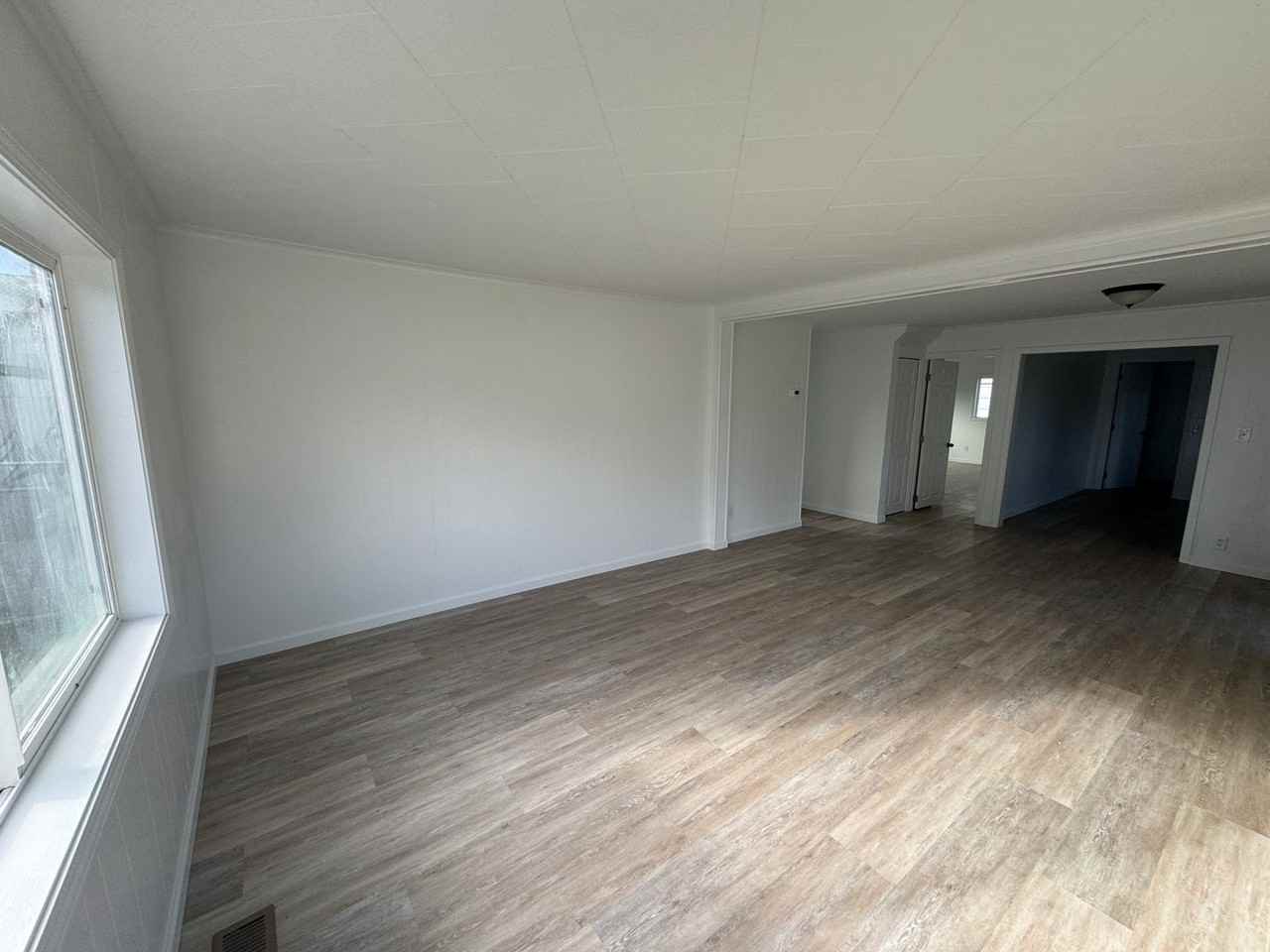 127 Ne Benton St - Photo 7 of 31