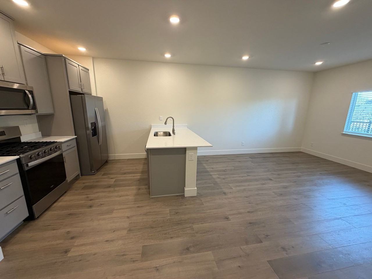 1596 1596 Grazer Way - Photo 2 of 16