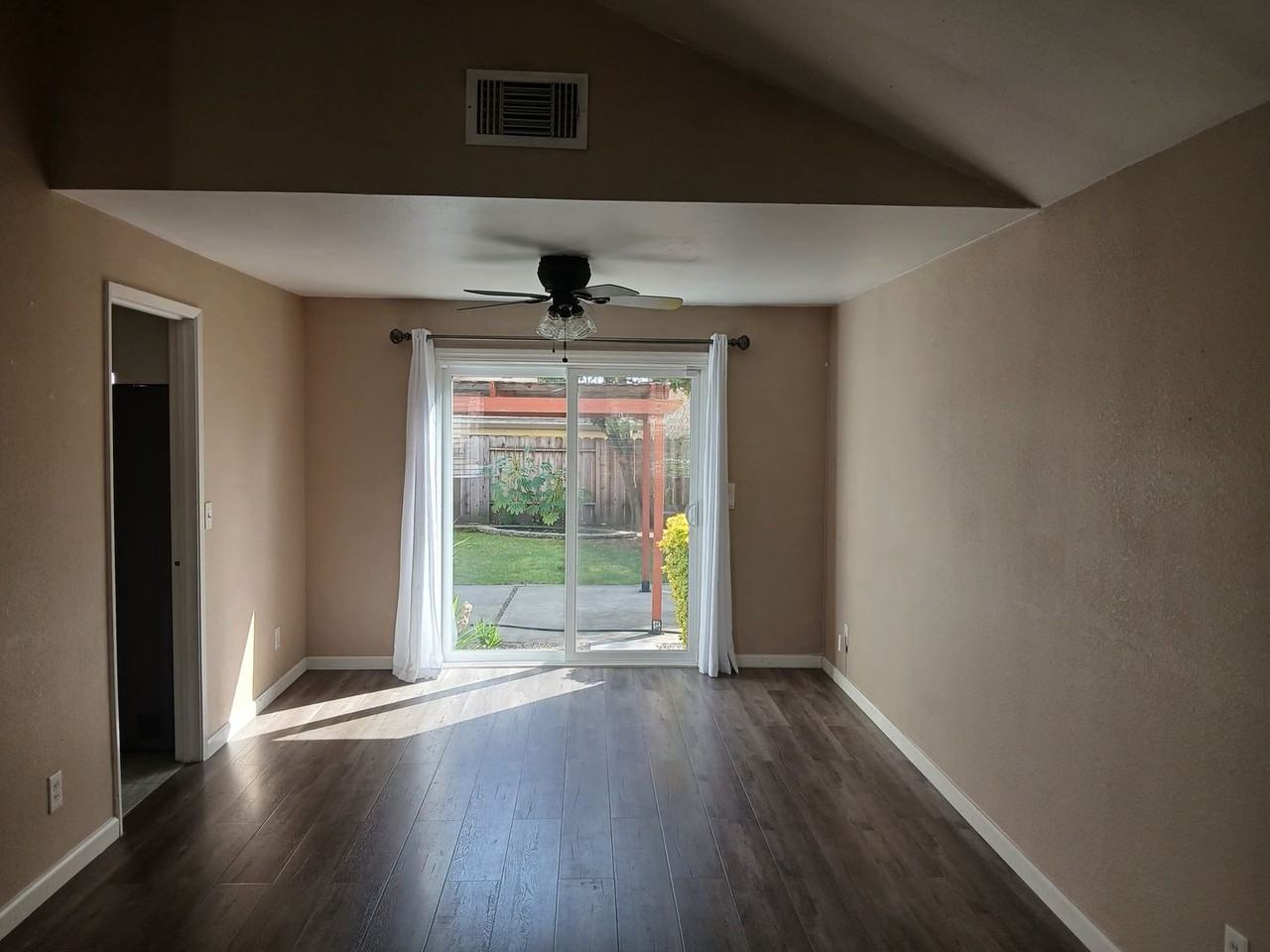 3087 Pecan Cir - Photo 3 of 32