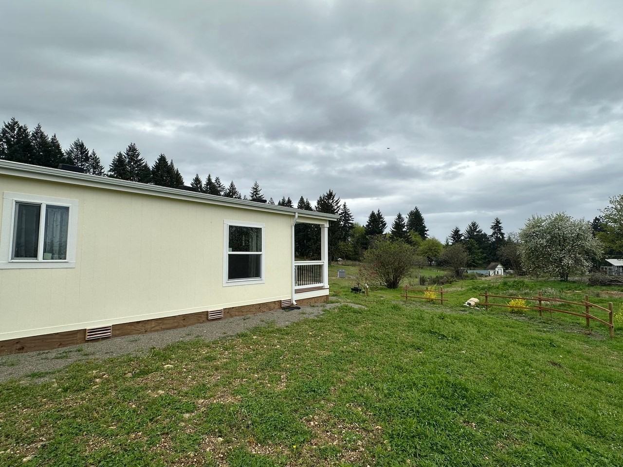 11925 Hillcrest Dr Se - Photo 4 of 21