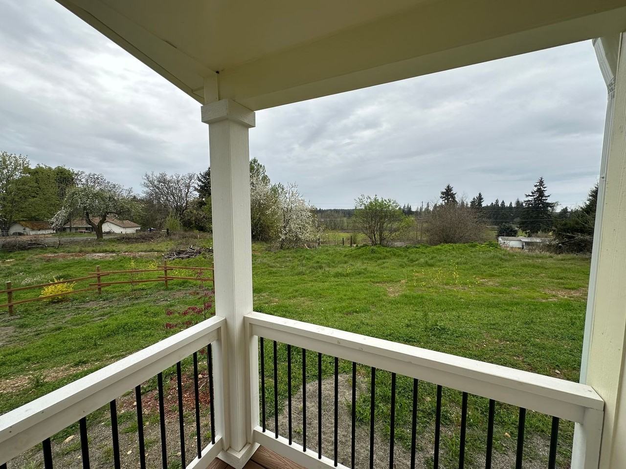 11925 Hillcrest Dr Se - Photo 7 of 21