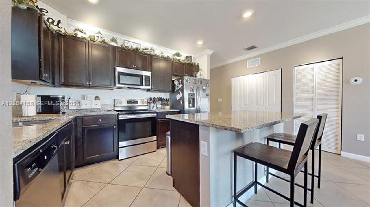 154 Se 23rd Ter - Photo 4 of 39