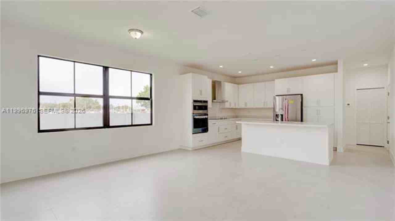 20930 Sw 96th Ct - Photo 3 of 45