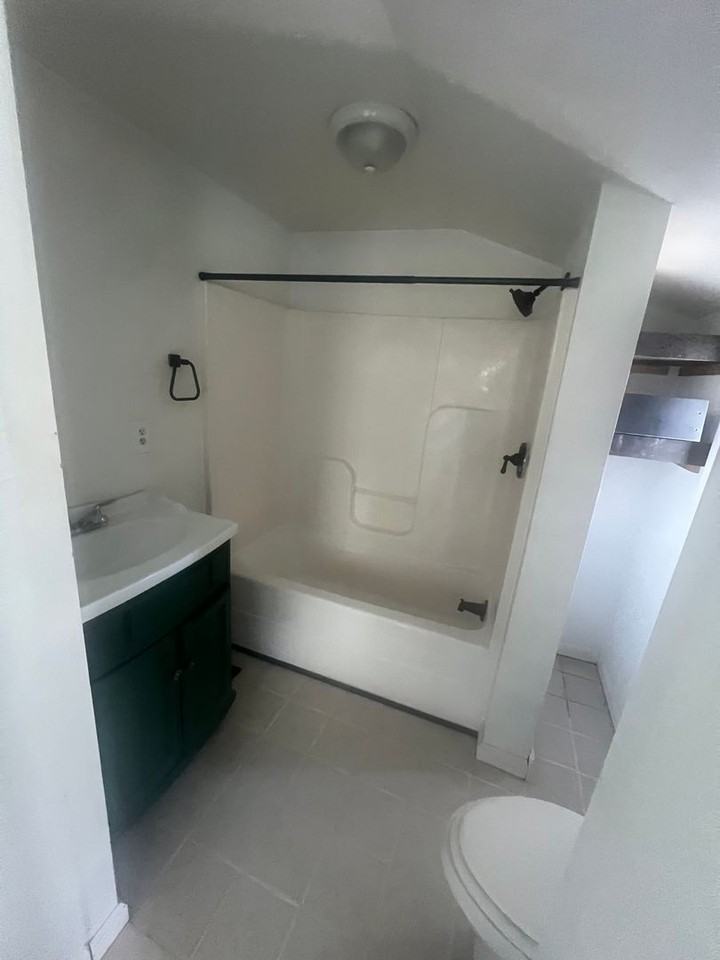 23 Pine St - Photo 4 of 9