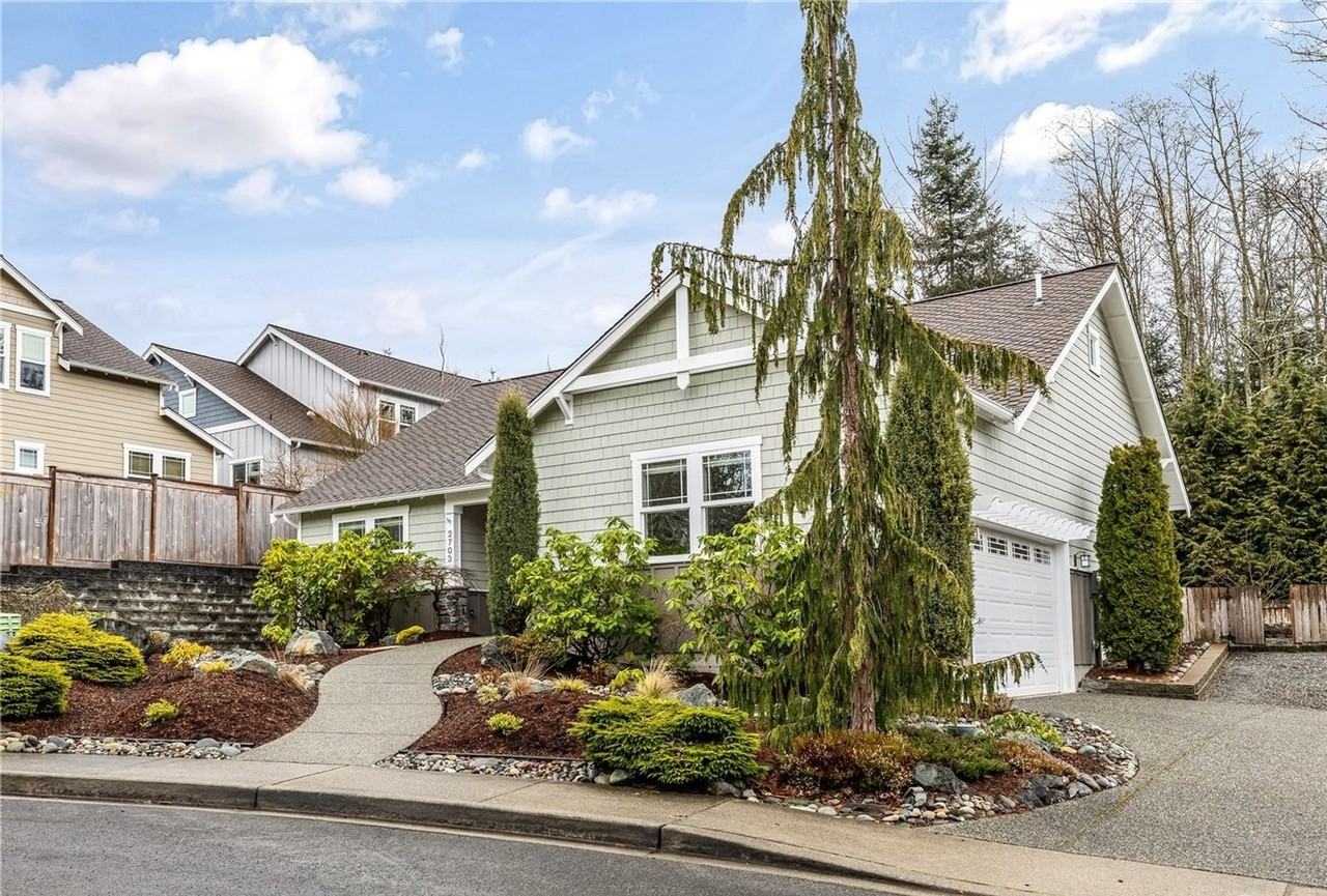 2703 Fir Crest Blvd - Photo 2 of 7