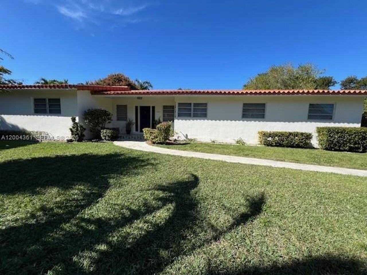 2500 Sw 58th Ave - Photo 2 of 20