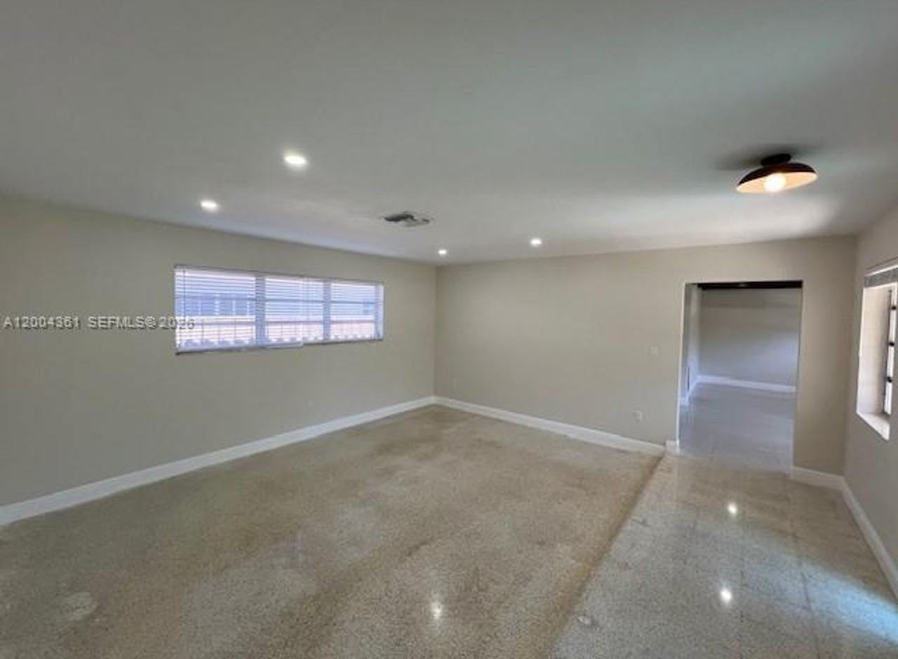 2500 Sw 58th Ave - Photo 5 of 20