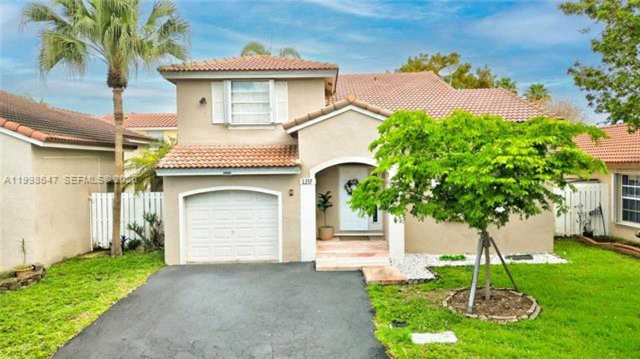 1237 Nw 125th Ter - Photo 2 of 50