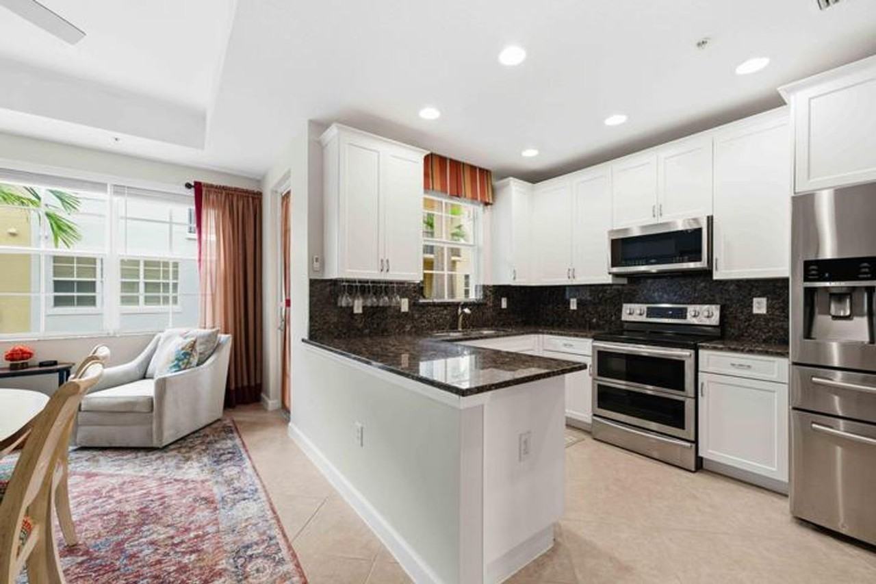 11850 Valencia Gardens Ave - Photo 2 of 18