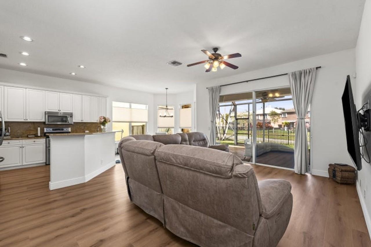 11065 Stone Creek St - Photo 2 of 12