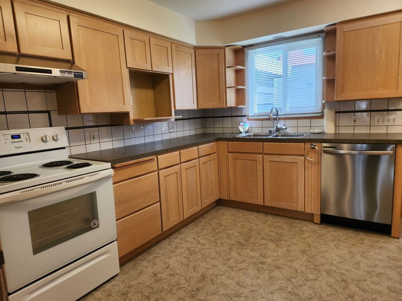 708 Virginia St - Photo 2 of 24