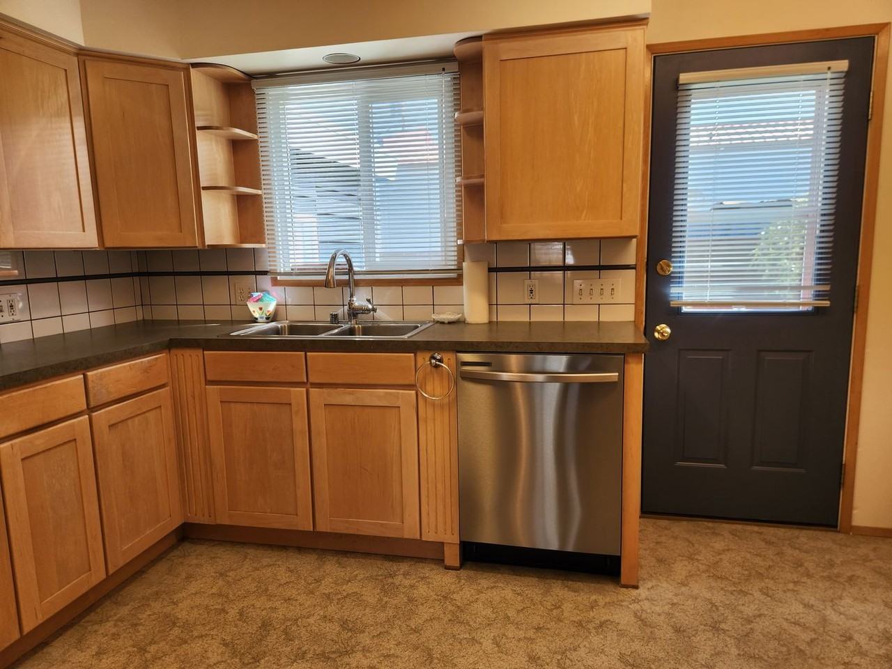 708 Virginia St - Photo 3 of 24