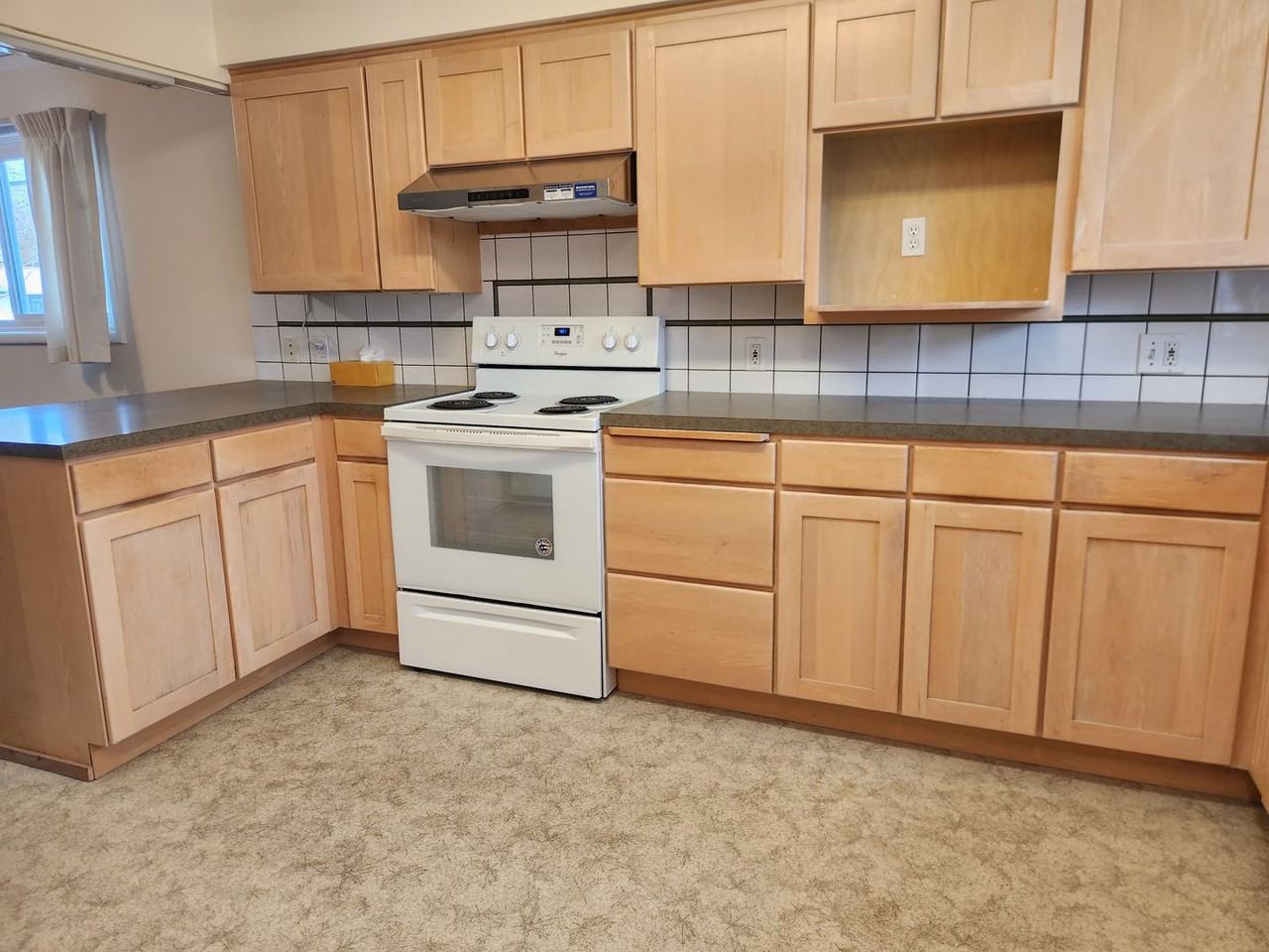 708 Virginia St - Photo 4 of 24