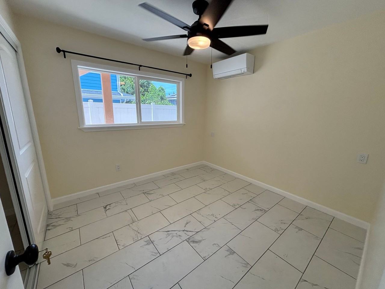 1674 Kino St - Photo 7 of 22