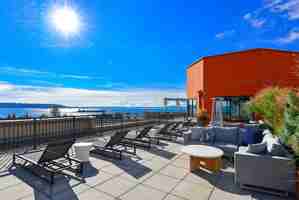 featured image of 600 Elliott Ave W