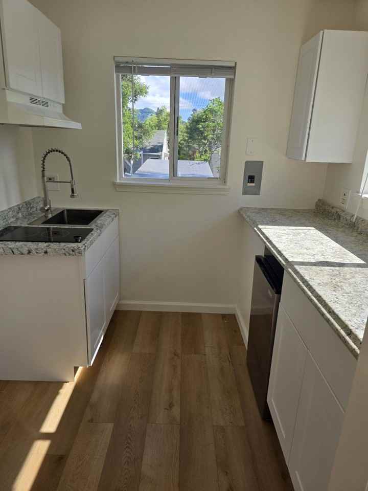 934 Clark Street - Photo 4 of 12