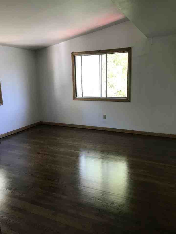 3338 S Whitnall Ave - Photo 2 of 4