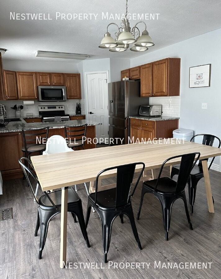 837 S 1020 W - Photo 5 of 22