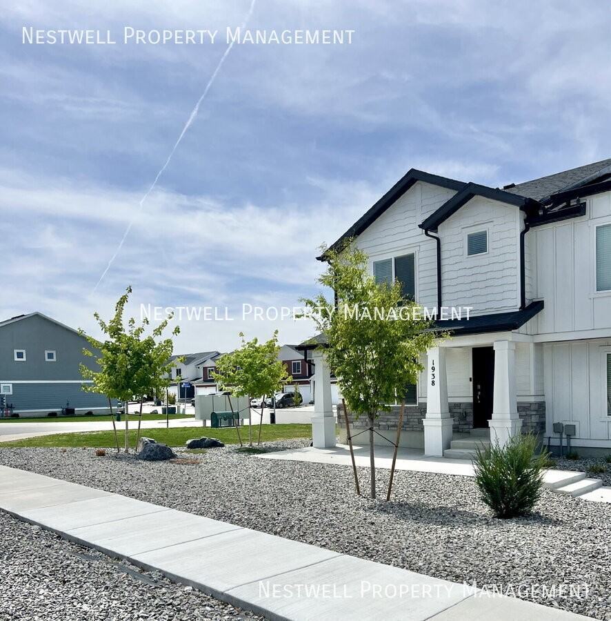 1938 N Blue Iris Ave - Photo 2 of 32