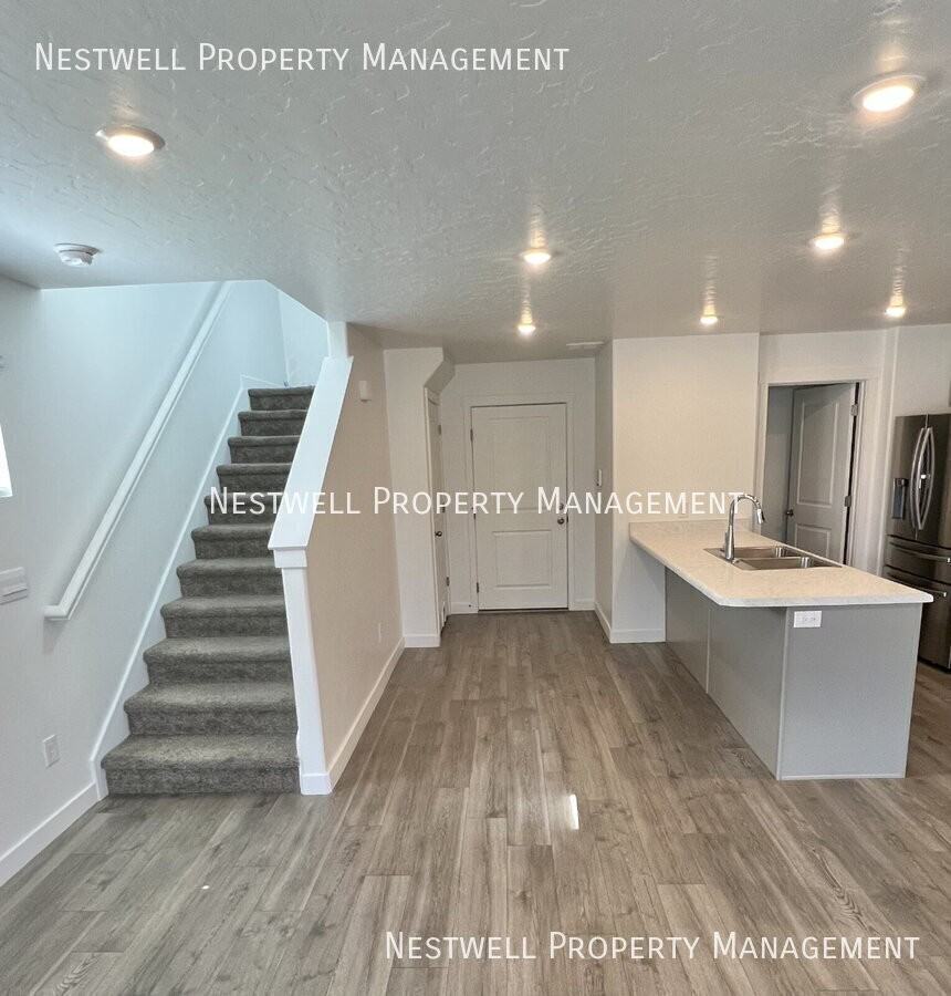 1938 N Blue Iris Ave - Photo 4 of 32