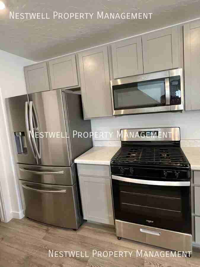 1938 N Blue Iris Ave - Photo 5 of 32