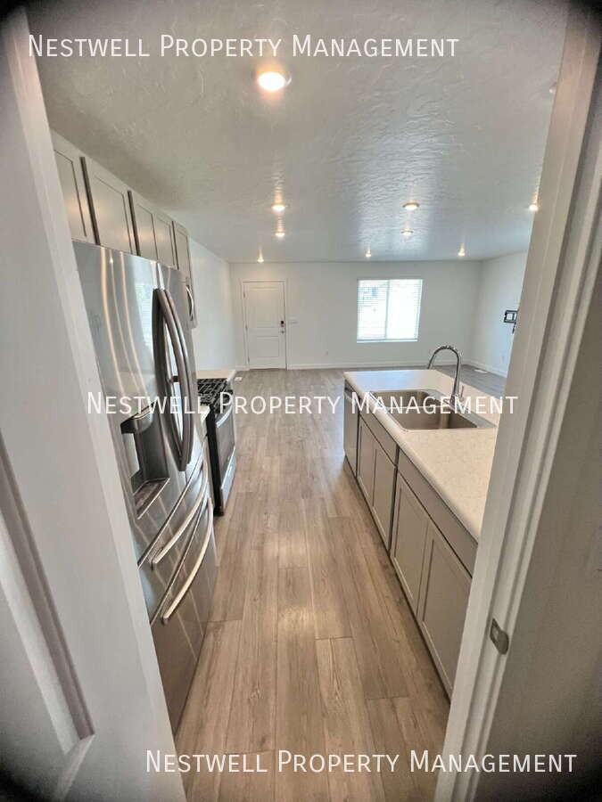 1938 N Blue Iris Ave - Photo 7 of 32