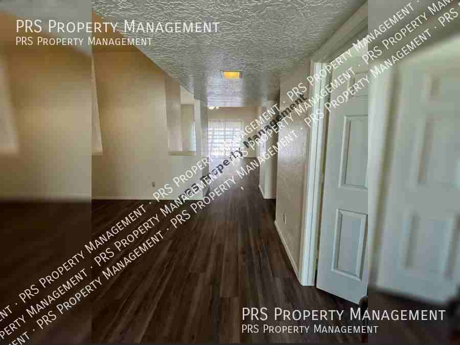 7701 S Heather Dr - Photo 4 of 29