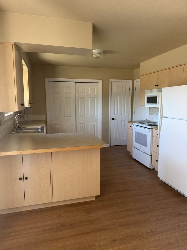 3303 & 3305 East Locust Street - Photo 4 of 17