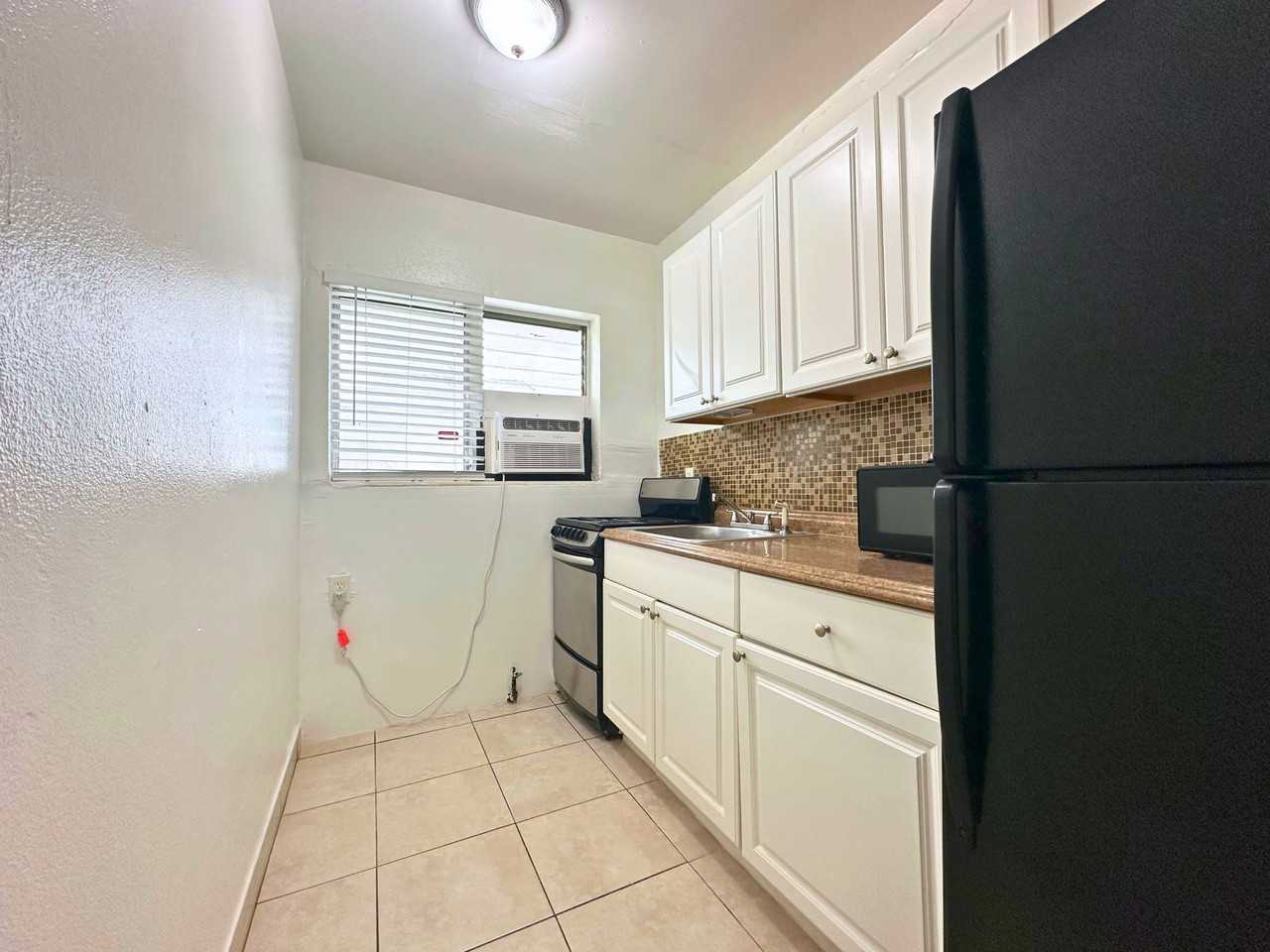 918 South Federal Highway - Photo 5 of 11