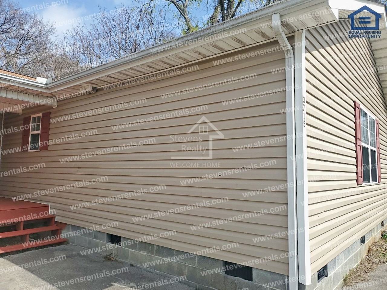 3715 Skyline Dr - Photo 2 of 18