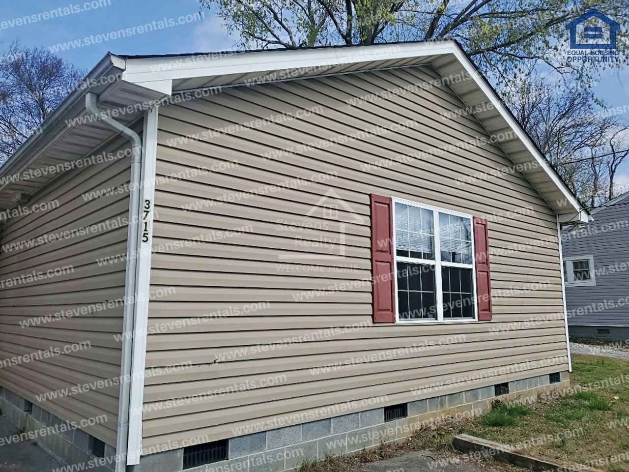 3715 Skyline Dr - Photo 3 of 18