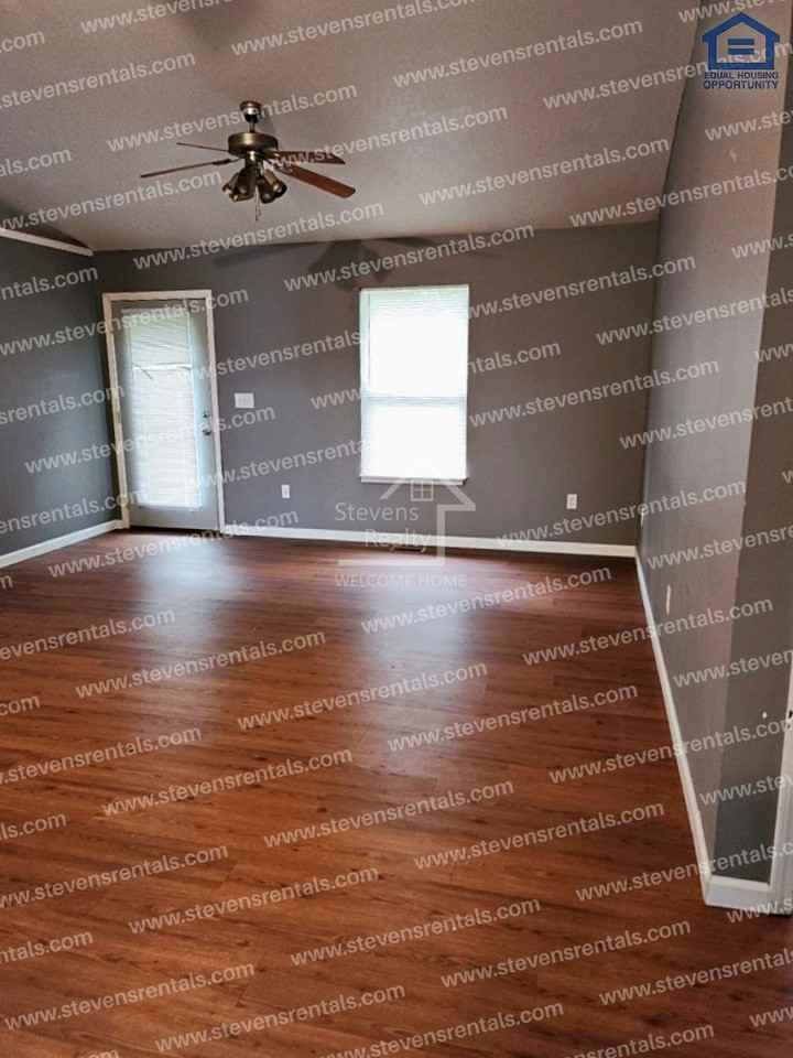 3715 Skyline Dr - Photo 7 of 18