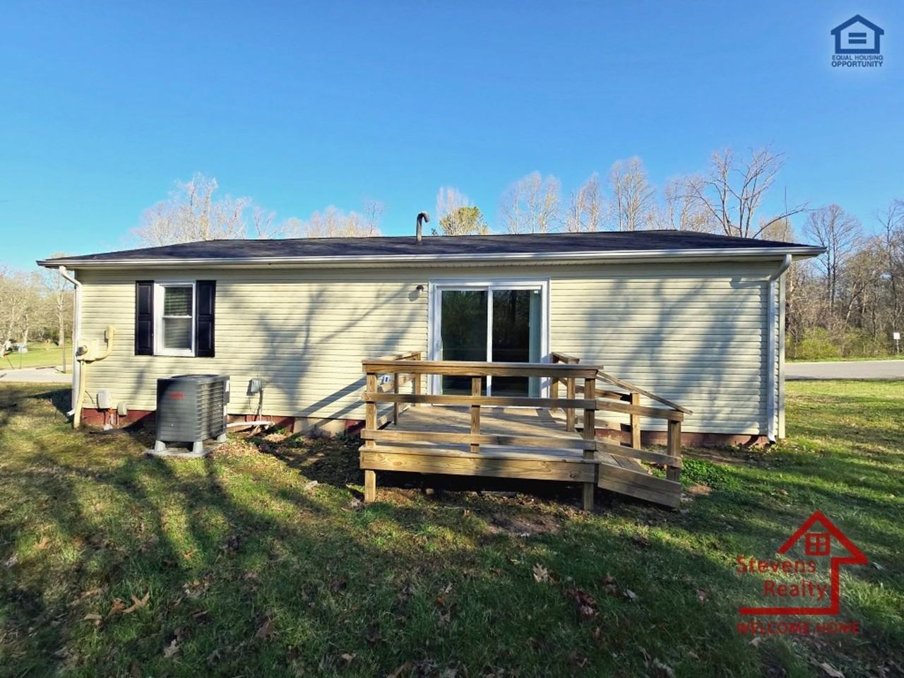 210 Holly Berry Ln - Photo 4 of 14