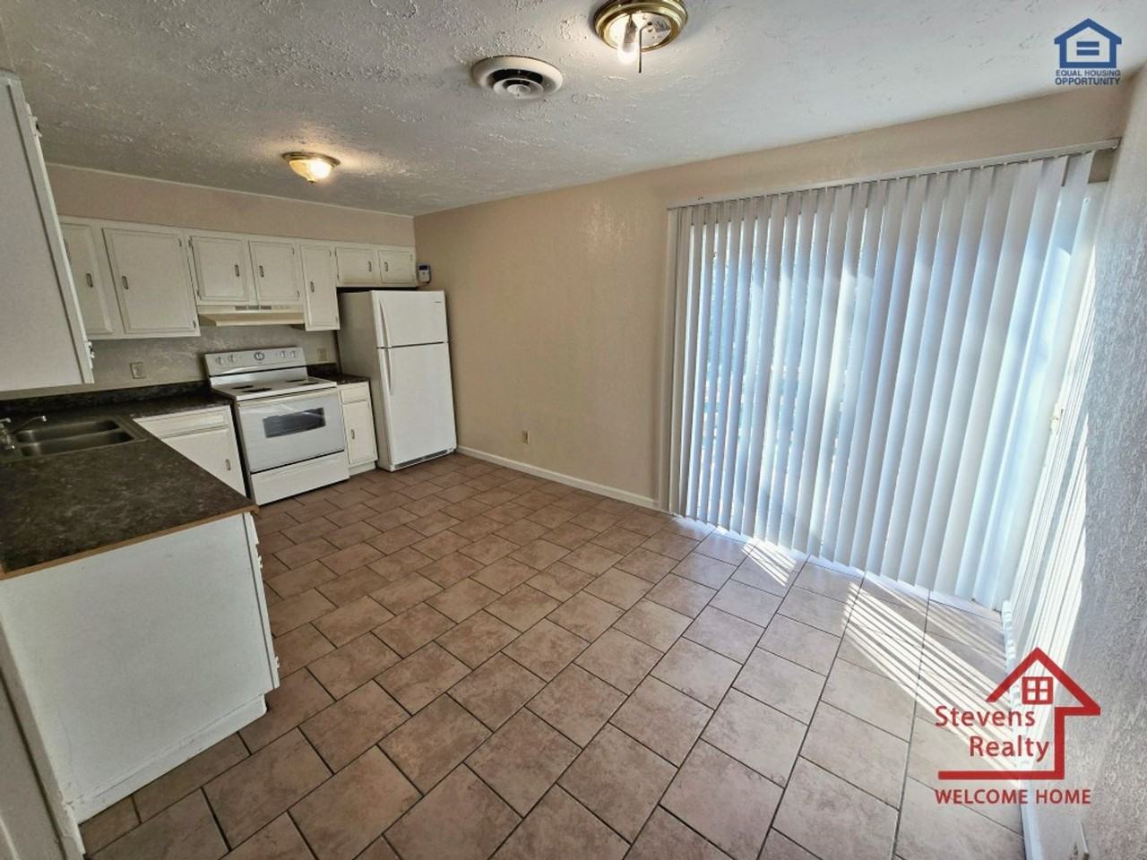 210 Holly Berry Ln - Photo 7 of 14