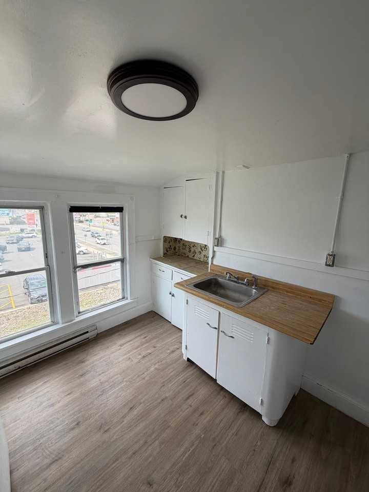 1408 East Main Street - Photo 4 of 8