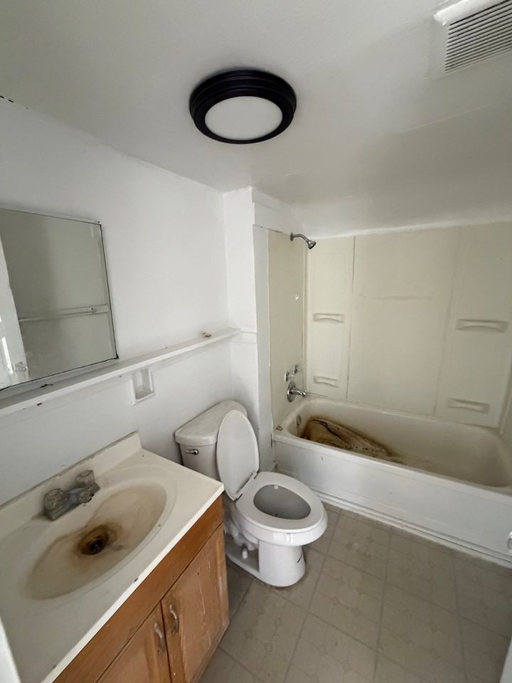 1408 East Main Street - Photo 7 of 8
