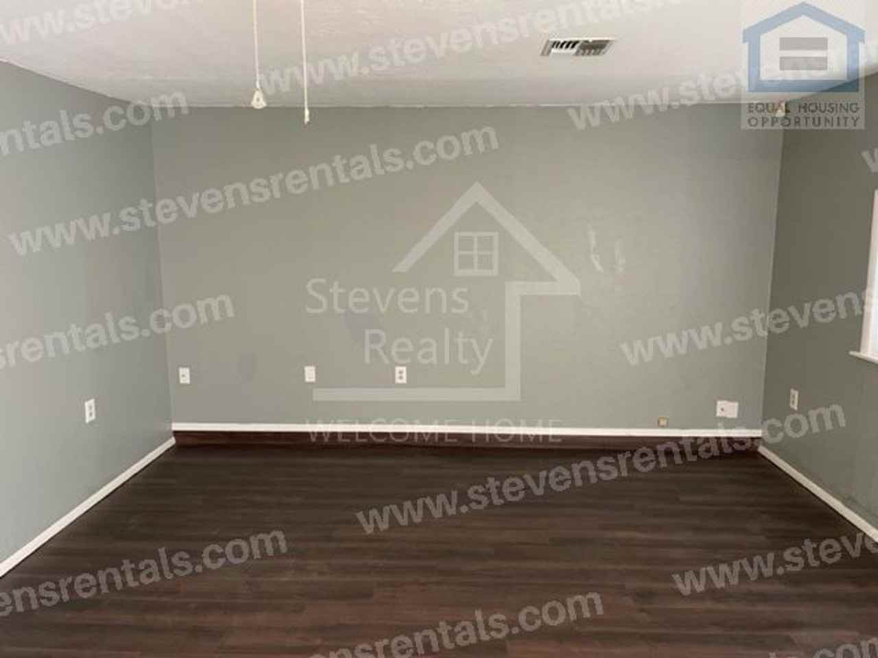 426 Nw Greenmeadow Dr - Photo 4 of 17