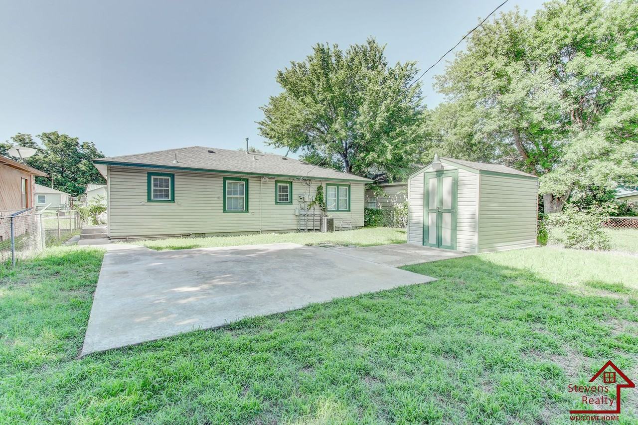 1806 Nw Lincoln Ave - Photo 7 of 26