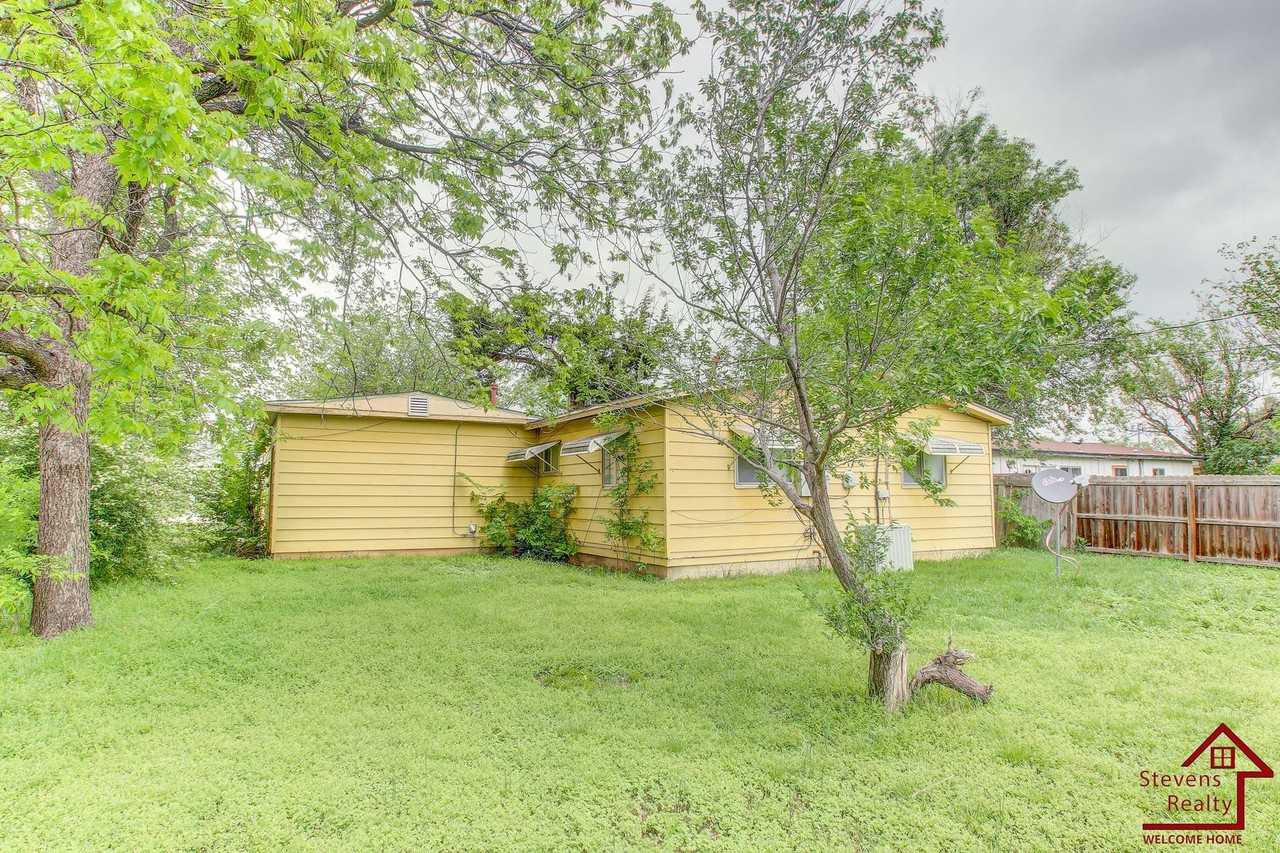 1436 Nw Ozmun Ave - Photo 2 of 28