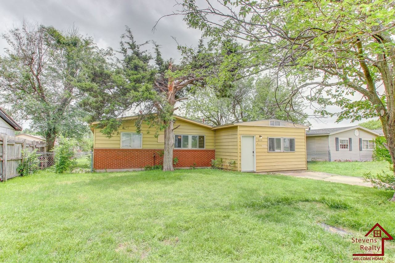 1436 Nw Ozmun Ave - Photo 4 of 28