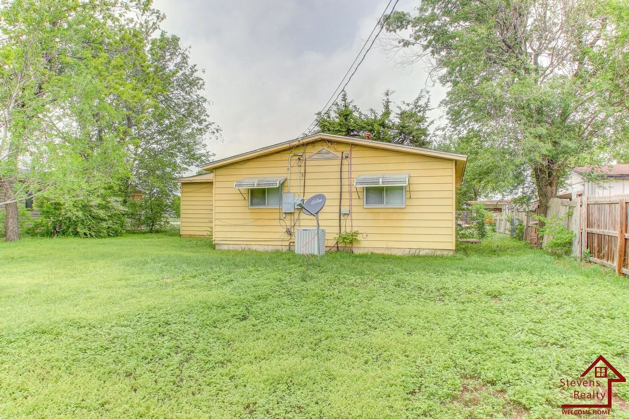 1436 Nw Ozmun Ave - Photo 5 of 28