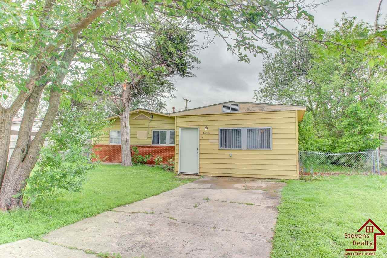 1436 Nw Ozmun Ave - Photo 6 of 28