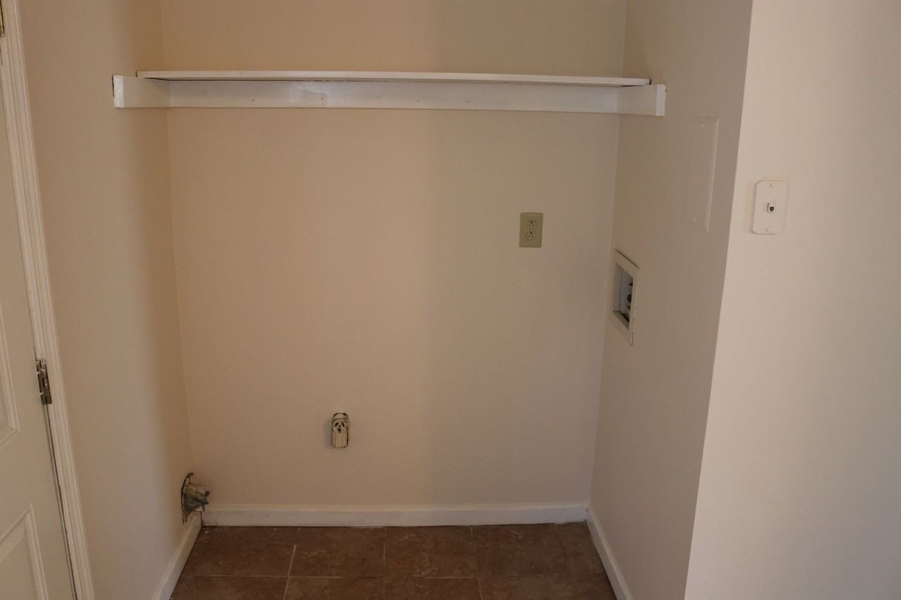 3727 Willow Creek Rd - Photo 4 of 15