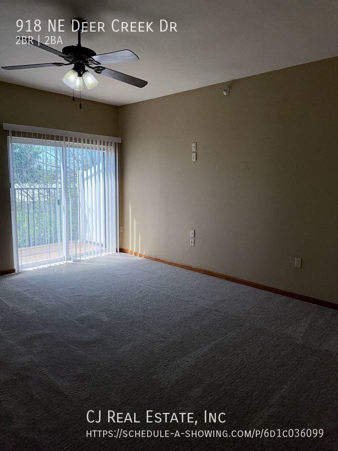 918 Ne Deer Creek Dr - Photo 2 of 7